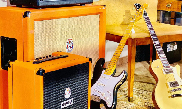 Guitarras & bajos